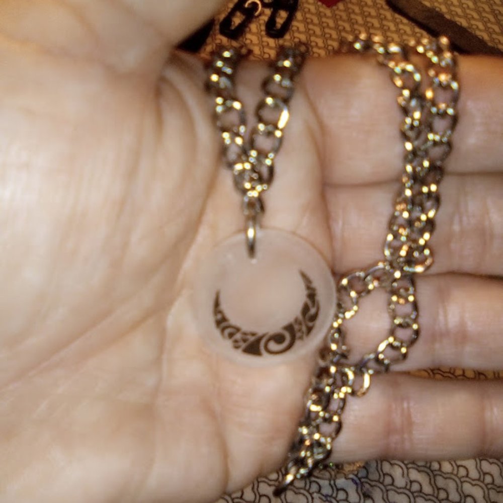 4/ $20 Viking style image choker